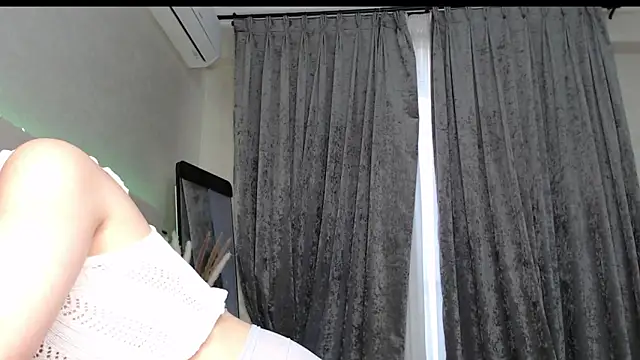 Snapshot of MiaRie chatting on 05-06-26, 04:16 MiaRie online show from 05-06-26, 04:16