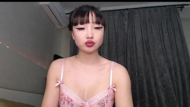 Snapshot of MiaRie chatting on 05-18-26, 04:51 MiaRie online show from 05-18-26, 04:51