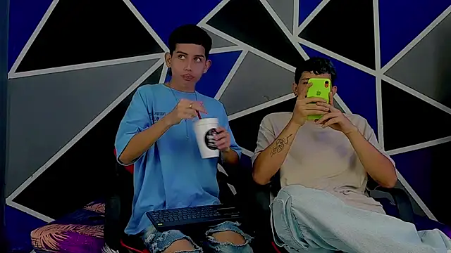 migueyalejo teens online show from 03-22-25, 02:37