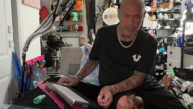 joeytatts66 online show from 06-20-26, 04:50