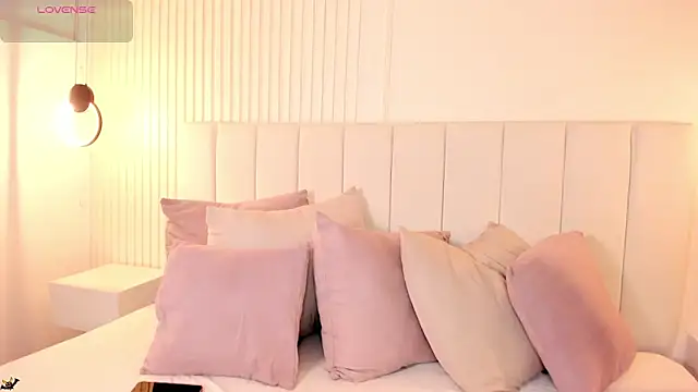 natali henao online show from 11-25-25, 09:59