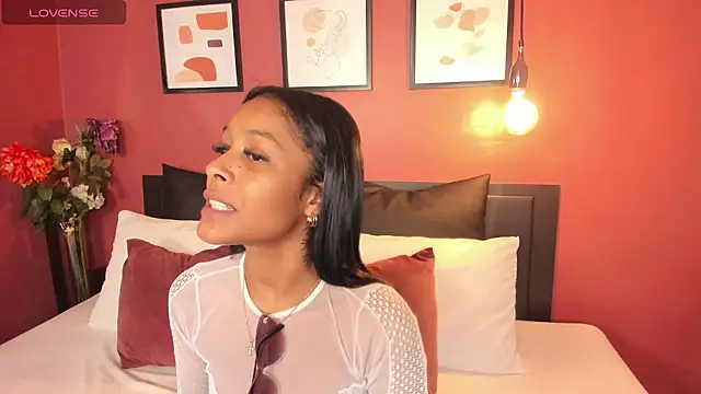 natali henao online show from 10-31-25, 09:43