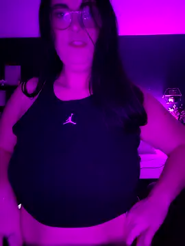 Snapshot of _CumSeeV_ chatting on 10-18-25, 04:25 CumSeeV online show from 10-18-25, 04:25