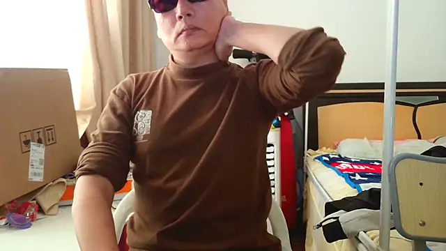 hotkaier online show from 12-22-25, 03:17