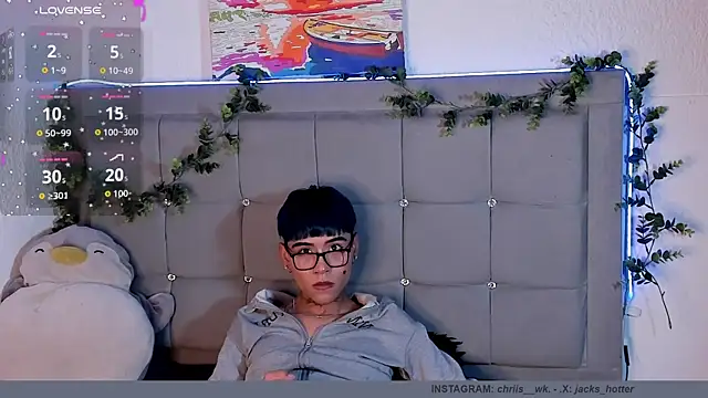 Snapshot of jacks_hotter chatting on 05-28-26, 11:10 jacks hotter online show from 05-28-26, 11:10