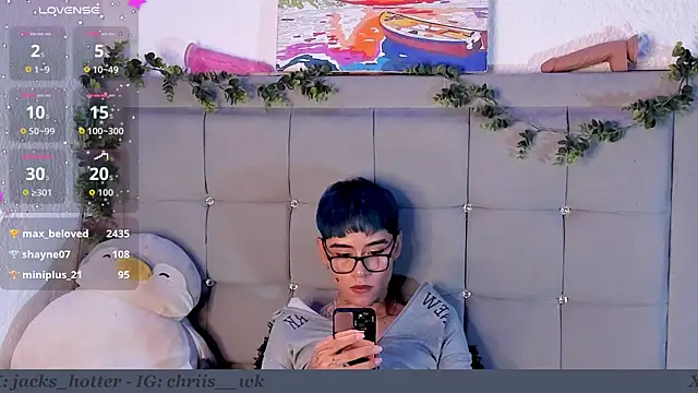 Snapshot of jacks_hotter chatting on 05-14-26, 12:13 jacks hotter online show from 05-14-26, 12:13