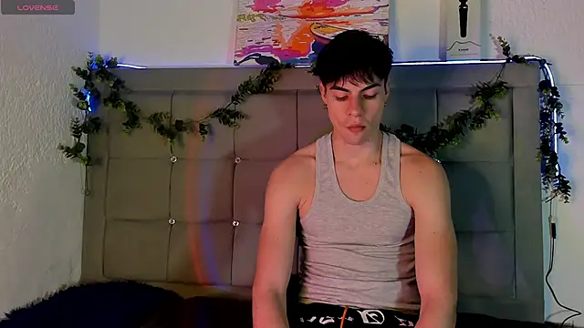 Snapshot of jacks_hotter chatting on 06-14-26, 02:46 jacks hotter online show from 06-14-26, 02:46