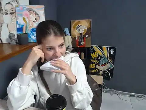 Snapshot of felicity_gold chatting on 05-21-26, 06:11 felicity gold online show from 05-21-26, 06:11