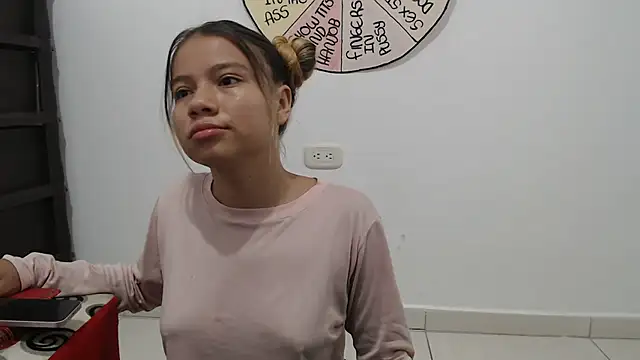 Snapshot of Naomi991 chatting on 09-15-25, 09:26 Naomi991 online show from 09-15-25, 09:26