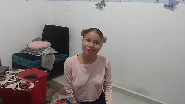 Snapshot of Naomi991 chatting on 03-22-25, 03:42 Naomi991 online show from 03-22-25, 03:42