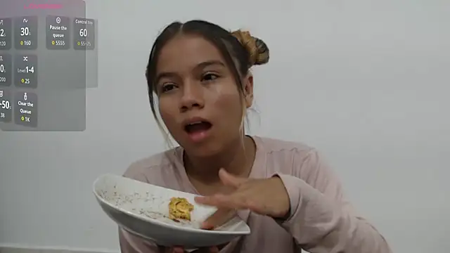 Snapshot of Naomi991 chatting on 10-17-25, 10:11 Naomi991 online show from 10-17-25, 10:11