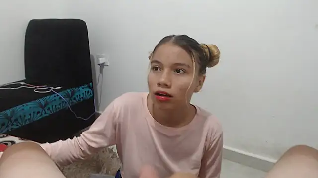 Snapshot of Naomi991 chatting on 03-13-25, 08:32 Naomi991 online show from 03-13-25, 08:32