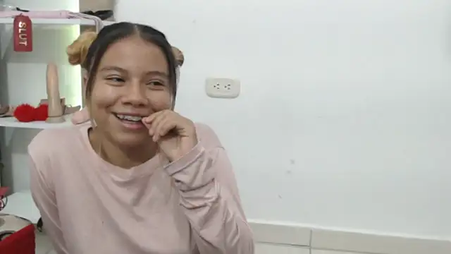 Snapshot of Naomi991 chatting on 09-26-25, 09:32 Naomi991 online show from 09-26-25, 09:32