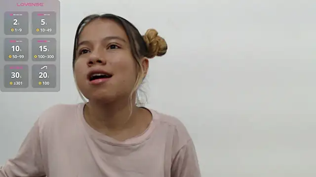 Snapshot of Naomi991 chatting on 10-15-25, 07:55 Naomi991 online show from 10-15-25, 07:55