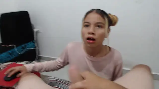 Snapshot of Naomi991 chatting on 02-25-25, 09:48 Naomi991 online show from 02-25-25, 09:48