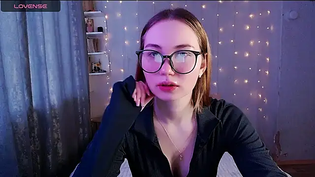 Snapshot of Miya_Mark chatting on 02-16-25, 02:00 Miya Mark online show from 02-16-25, 02:00