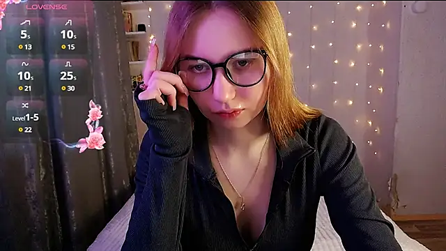 Snapshot of Miya_Mark chatting on 02-14-25, 02:33 Miya Mark online show from 02-14-25, 02:33