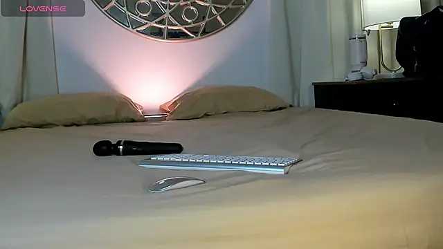 Belliinda 21 online show from 10-25-25, 07:03