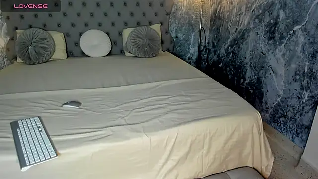 Belliinda 21 online show from 11-27-25, 06:41