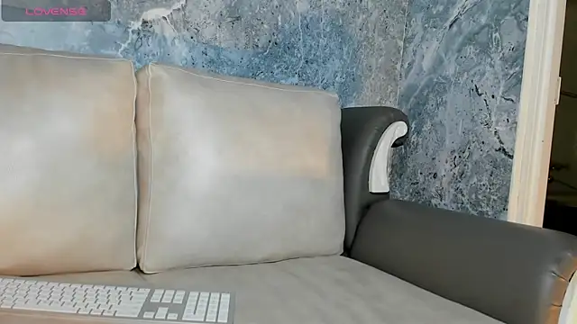 Belliinda 21 online show from 04-12-26, 07:06