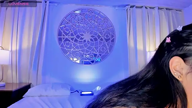 Belliinda 21 online show from 12-15-25, 06:58