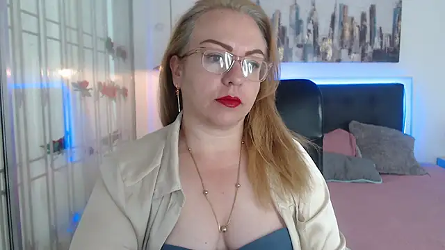 Snapshot of Tania_Goddess_ chatting on 10-12-25, 01:34 Tania Goddess  online show from 10-12-25, 01:34