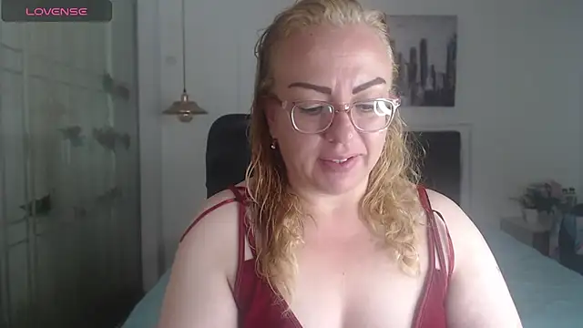 Snapshot of Tania_Goddess_ chatting on 10-24-25, 02:38 Tania Goddess  online show from 10-24-25, 02:38
