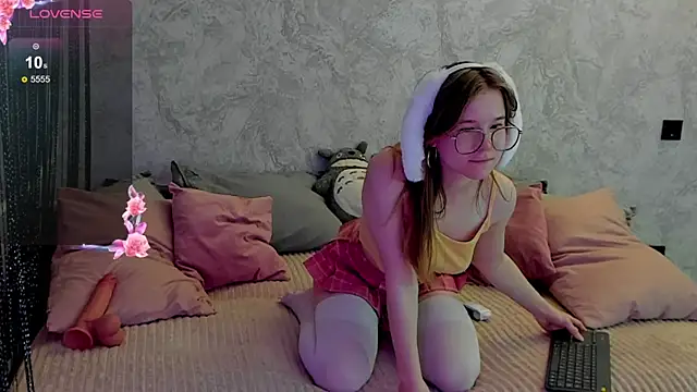 Hibisceae online show from 11-28-25, 06:19