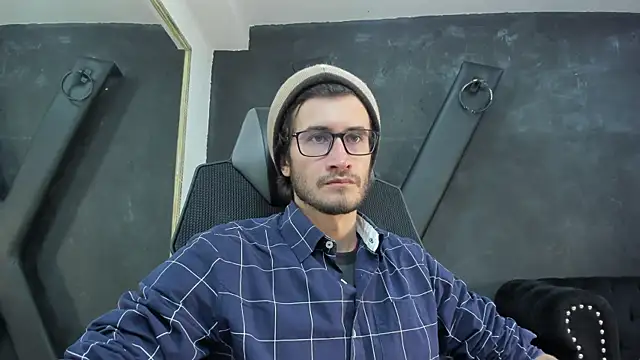 Loggan donnelly online show from 10-04-25, 08:43