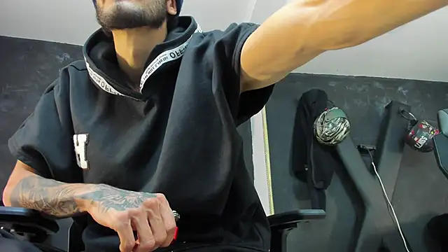 Loggan donnelly online show from 10-10-25, 08:09