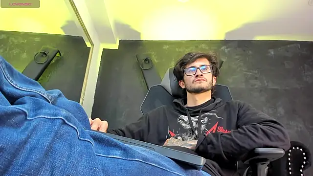 Loggan donnelly online show from 09-26-25, 09:54