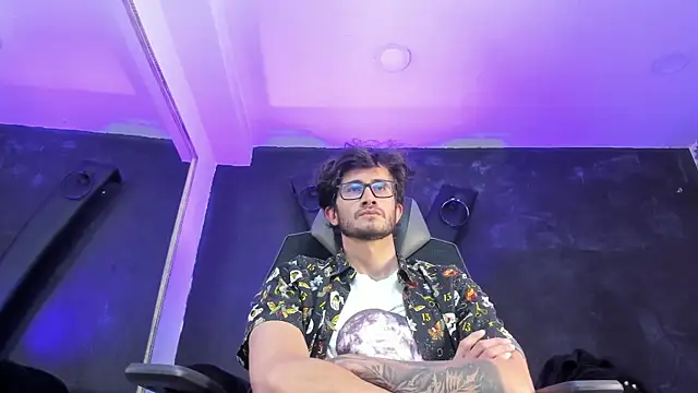 Loggan donnelly online show from 10-02-25, 06:44