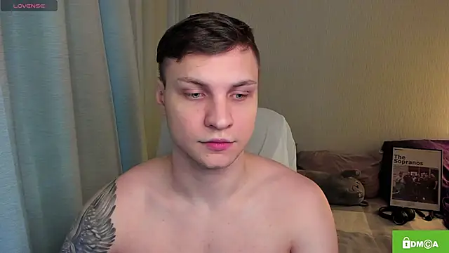 Snapshot of handsome_guy01 chatting on 05-06-26, 05:28 handsome guy01 online show from 05-06-26, 05:28
