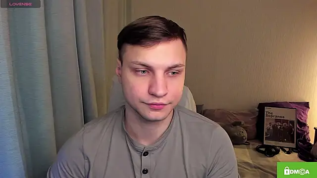 Snapshot of handsome_guy01 chatting on 05-07-26, 06:44 handsome guy01 online show from 05-07-26, 06:44