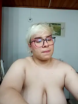 Snapshot of amalia_love chatting on 10-09-25, 05:19 amalia love online show from 10-09-25, 05:19