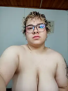 amalia love online show from 12-14-25, 12:33