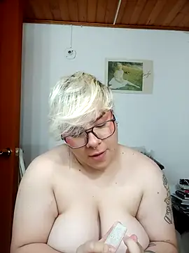 Snapshot of amalia_love chatting on 10-23-25, 05:28 amalia love online show from 10-23-25, 05:28