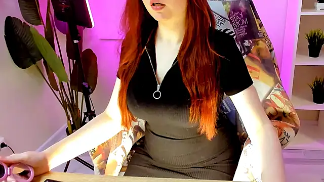 Snapshot of CarolGiggly chatting on 04-29-26, 11:11 CarolGiggly online show from 04-29-26, 11:11