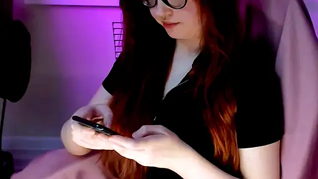 Snapshot of CarolGiggly chatting on 05-05-26, 12:46 CarolGiggly online show from 05-05-26, 12:46