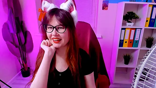Snapshot of CarolGiggly chatting on 10-17-25, 03:43 CarolGiggly online show from 10-17-25, 03:43