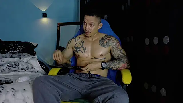 Snapshot of Alex_motta chatting on 05-12-26, 04:31 Alex motta online show from 05-12-26, 04:31