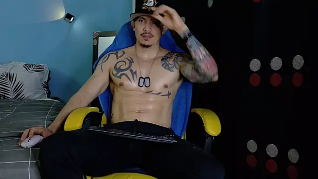 Snapshot of Alex_motta chatting on 06-11-26, 03:36 Alex motta online show from 06-11-26, 03:36