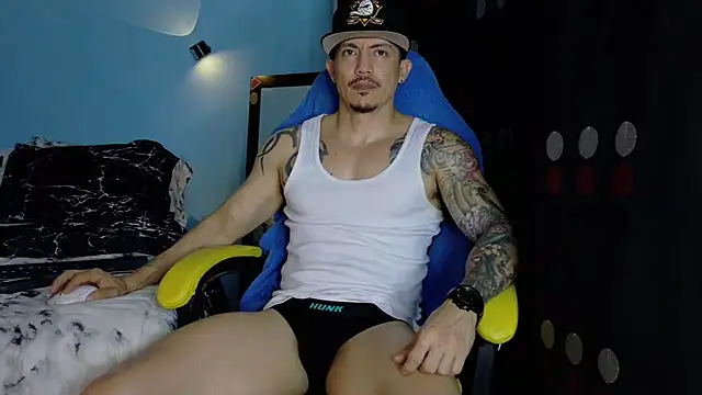 Snapshot of Alex_motta chatting on 05-16-26, 03:16 Alex motta online show from 05-16-26, 03:16