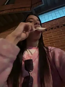 Snapshot of Praga_Pink chatting on 02-11-26, 01:05 Praga Pink online show from 02-11-26, 01:05