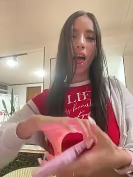 Snapshot of Praga_Pink chatting on 02-18-26, 01:03 Praga Pink online show from 02-18-26, 01:03