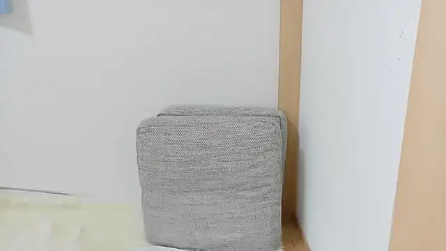 Hana-tan online show from 10-17-25, 11:28