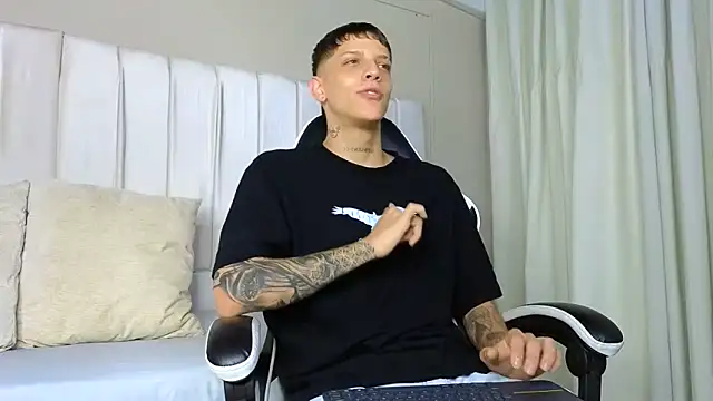 Snapshot of Adam_hard_ chatting on 09-23-25, 08:16 Adam hard  online show from 09-23-25, 08:16