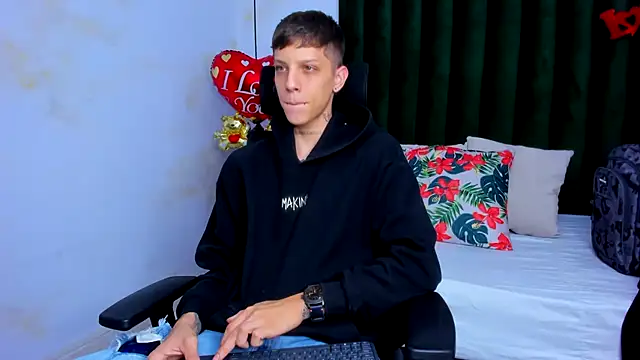 Snapshot of Adam_hard_ chatting on 02-12-25, 08:07 Adam hard  online show from 02-12-25, 08:07