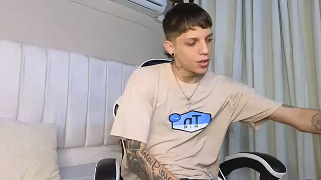 Snapshot of Adam_hard_ chatting on 09-15-25, 07:14 Adam hard  online show from 09-15-25, 07:14