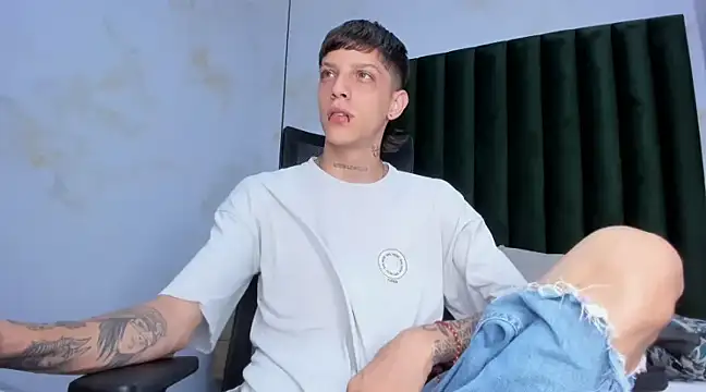 Snapshot of Adam_hard_ chatting on 12-04-24, 07:39 Adam hard  online show from 12-04-24, 07:39